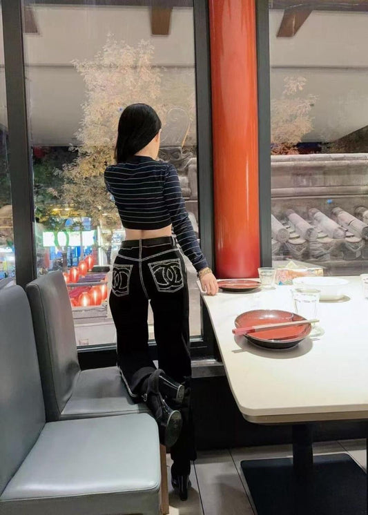 Chanel - Jeans avec logo brodé sur les poches arrière Noir