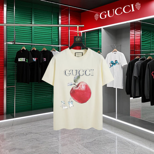 Gucci - T-shirt avec un design de pomme rouge et logo Gucci - Crème
