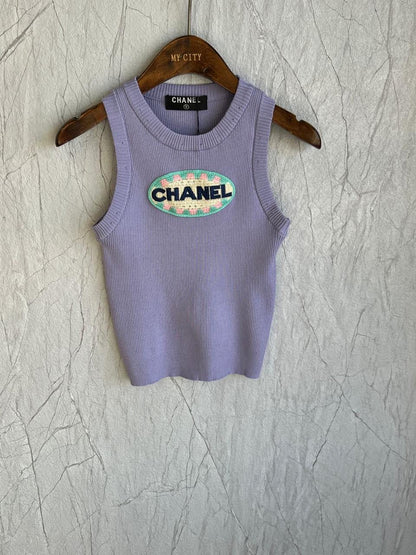 Chanel - T-Shirt à logo brodé Violet/Rose Clair/ Rose Saumon