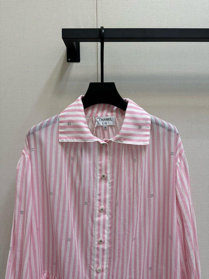 Chanel - Chemise longue à bouton avec motifs Chanel Rose
