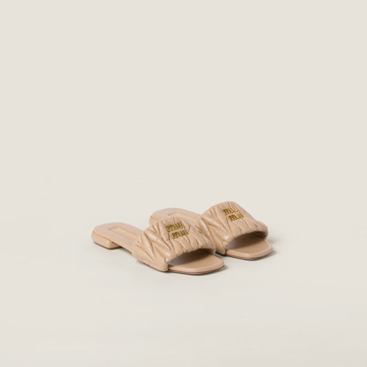Miu Miu - Mules en cuir nappa matelassé Beige Sable