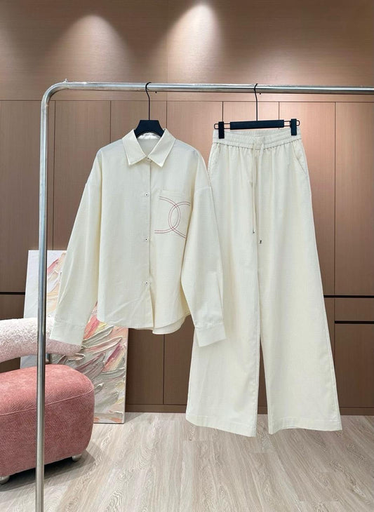 Chanel - Ensemble Chemise à manche longue + Pantalon avec logo sur la poitrine Blanc