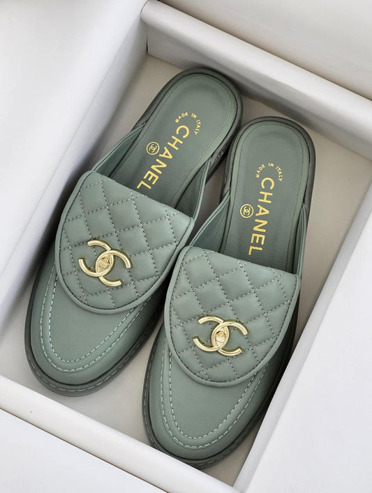 Chanel - Mules avec logo CC Doré Vert