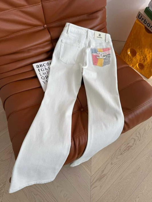 Chanel - Pantalon orné d’une broche Chanel Blanc