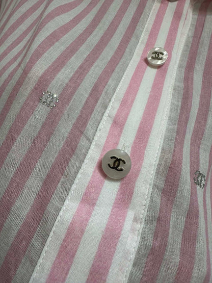 Chanel - Chemise longue à bouton avec motifs Chanel Rose