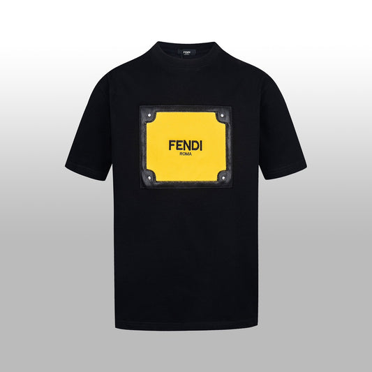 Fendi - T-shirt avec logo Fendi en jaune sur une étiquette - Noir