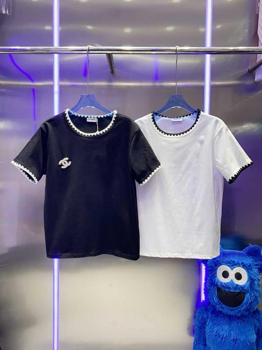 Chanel - T-Shirt avec logo brodé sur la poitrine Noir/Blanc