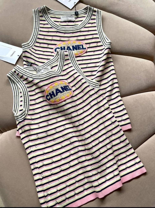 Chanel - T-Shirt à rayure logo brodé