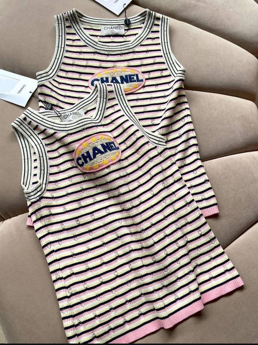 Chanel - T-Shirt à rayure logo brodé