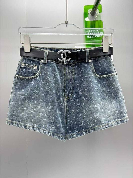 Chanel - Short en jean avec logo