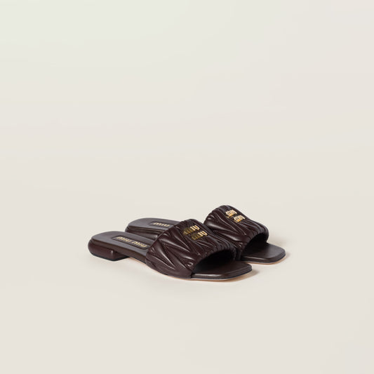 Miu Miu - Mules en cuir nappa matelassé Bruyère
