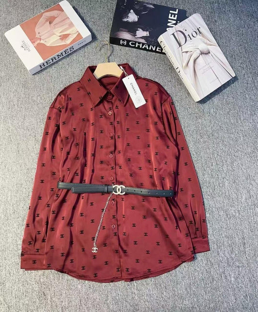 Chanel - Chemise avec logo iconique et ceinture Chanel Rouge/Noir