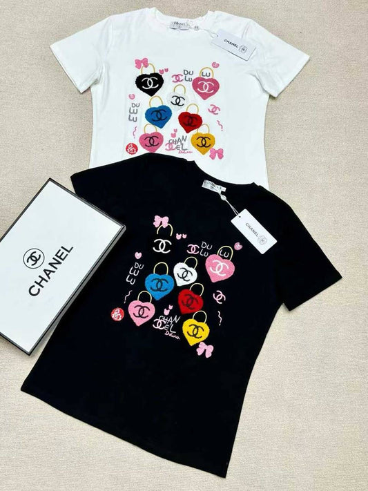 Chanel - T-Shirt avec motifs et logo brodé Noir/Blanc