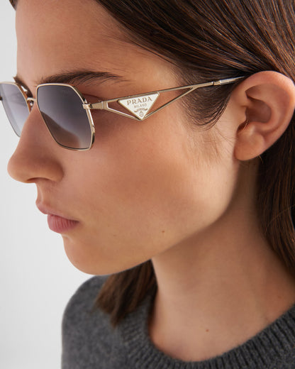Prada - Lunettes De Soleil avec logo triangulaire Verres Iris Dégradés