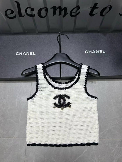 Chanel - Top à bretelle et logo brodé avec perles Noir/Blanc