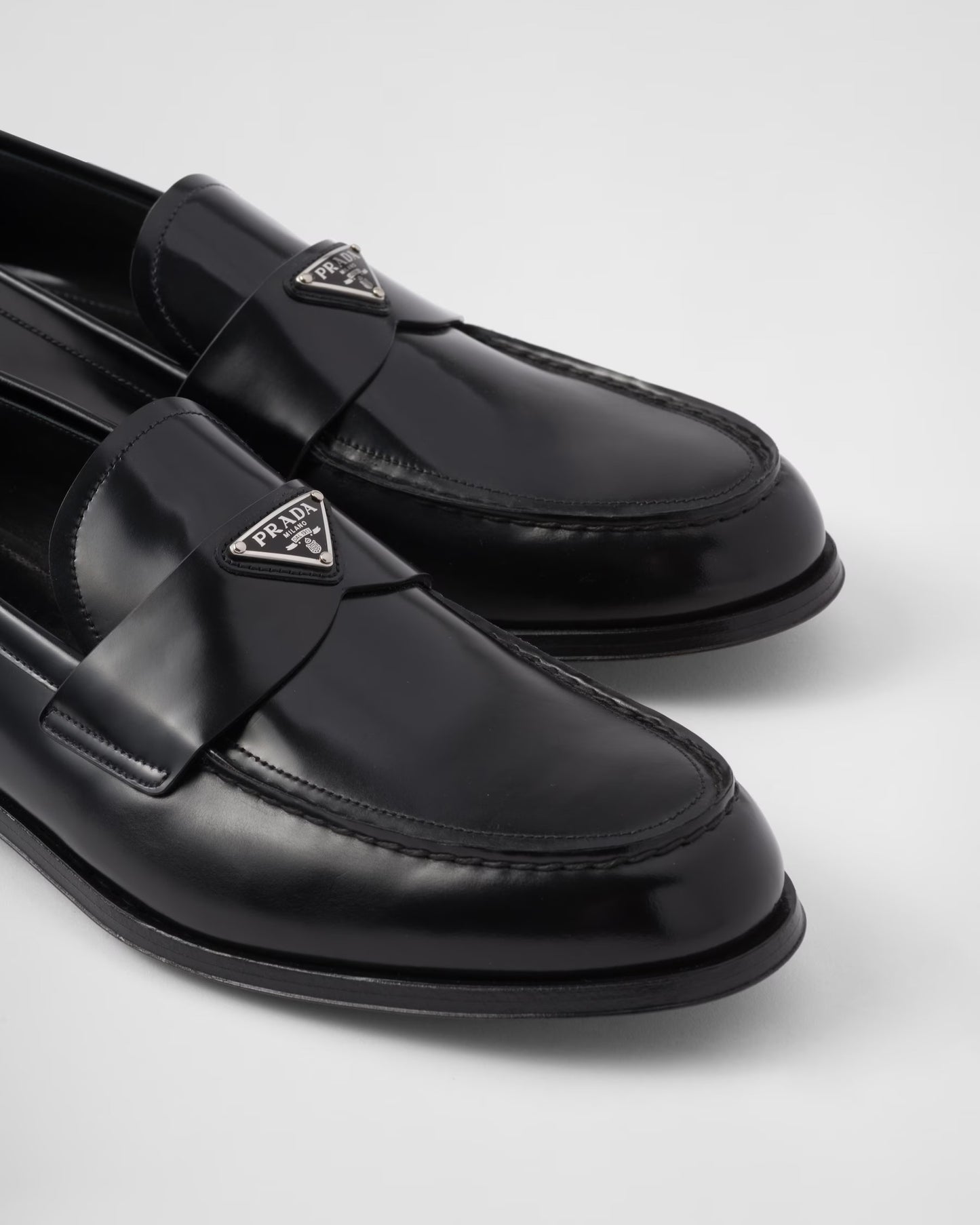 Prada - Mocassins en cuir brossé Noir