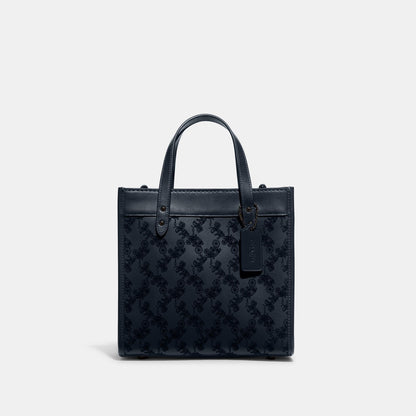 Field Tote 22 With Horse And Carriage