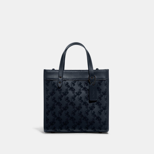 Field Tote 22 With Horse And Carriage
